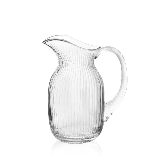 Džbán Heirloom Crystal se svislým žebrováním na bílém pozadí