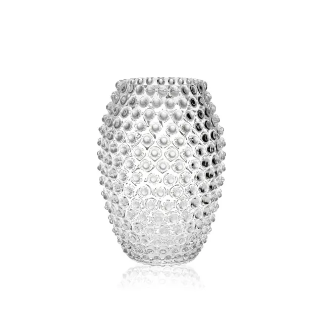 Oválná váza Hobnail Crystal na bílém pozadí